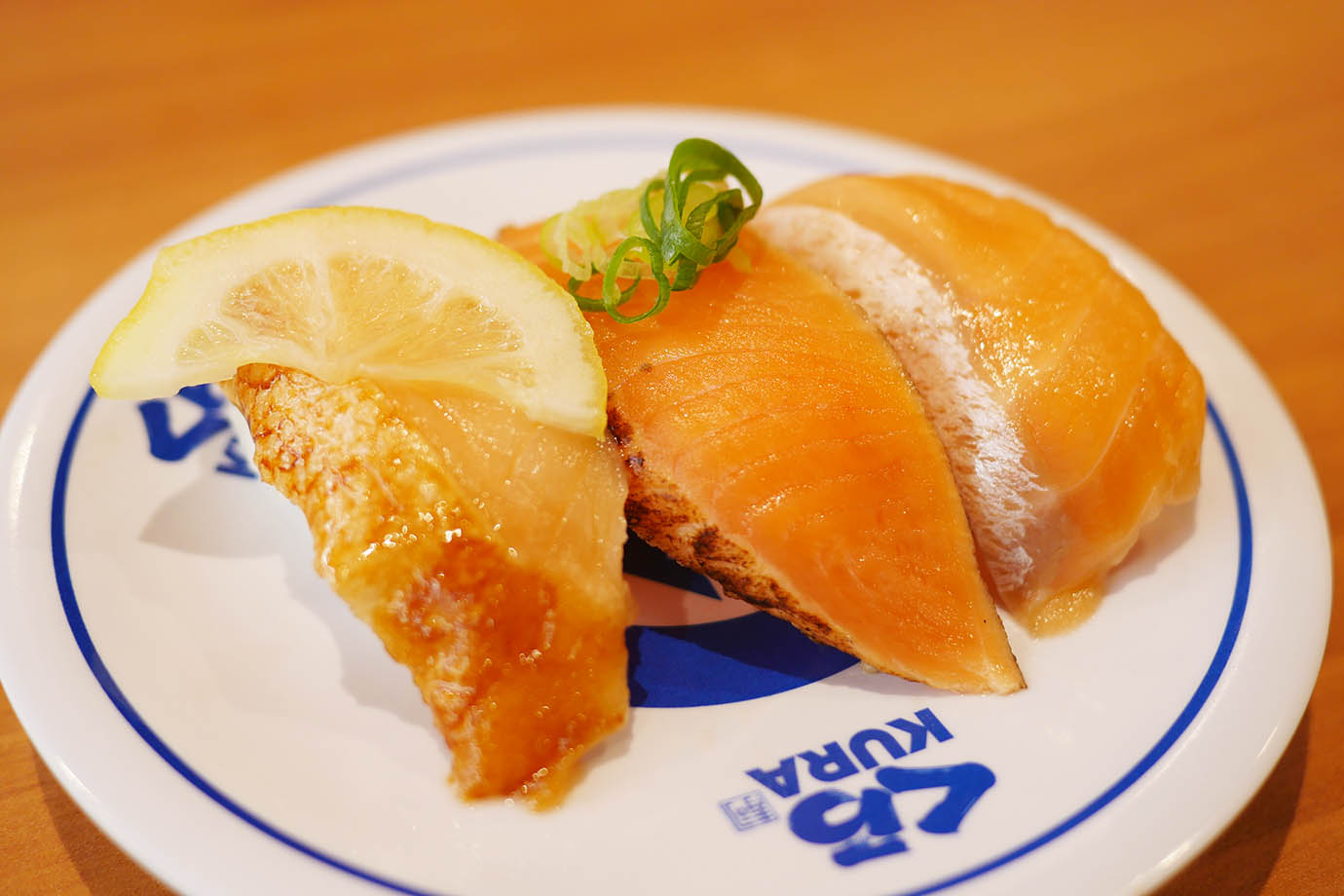 【回転寿司】くら寿司のウマイ「新物うに」「特大切りとろサーモン三種」「ぼたんえび」「大粒赤貝二種」が激しく良き！