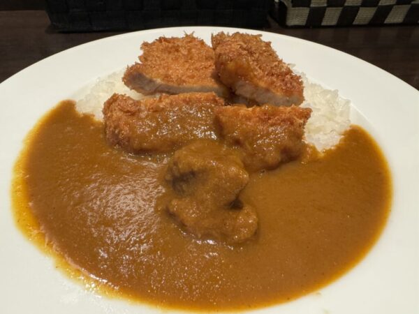 神戸に行ったらこの店でカツカレー食べるのは最高のご馳走だよね？ みんなそうだよね