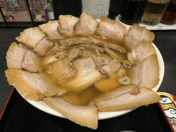 喜多方ラーメン坂内の「メガ盛り焼豚ラーメン」がマジでヤバすぎた / 実際に食べた結果