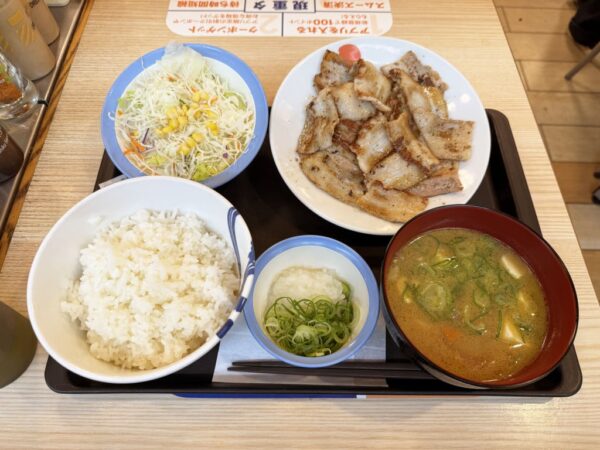 松屋の厚切り豚カルビ焼肉定食ダブルな、これマジウメーから