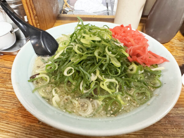 博多のラーメン屋『めんちゃんラーメン』でクッせぇぇぇけどウマいラーメン食べたよ