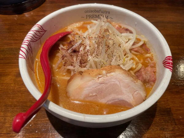 HEY！たくちゃん店主のラーメン屋「鬼そば藤谷」が秋田県に移転へ / トム・ブラウンみちお大絶賛