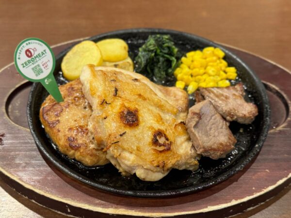 デニーズの「肉じゃないのに肉にしか思えないハンバーグ」を食べてみた結果