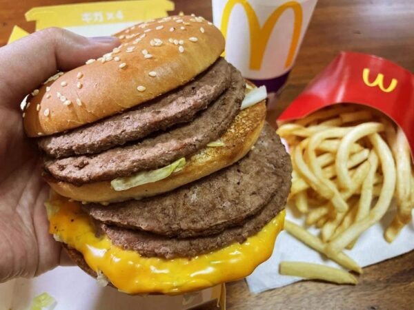 マクドナルド石垣島店が開店→ 与那国島の最寄りマックが台湾から日本に / 与那国町観光協会「明日からパスポートはいりません」