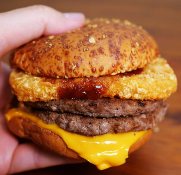 マクドナルドの「ザク切りポテト＆ダブル肉厚ビーフ やみつきチーズペッパー」はこうして食べよう