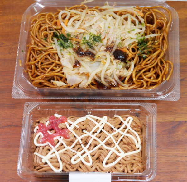 焼きそばにしか見えない「焼きそばみたいなショコラケーキ」が本当にウマイ / セブンイレブンで買える