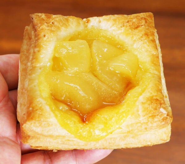 ローソンで買えるアップルパイ「ごろっとりんごパイ長野県産シナノゴールドりんごのジャム」はよいものです