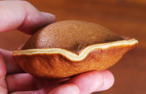 ローソンのどら焼き「どらもっち」のホイップクリームを食べてもらえないかしら