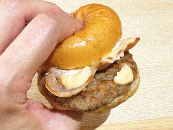 マジか！ くら寿司が月見バーガーに参戦！ もう一度言う！ くら寿司が月見バーガーに参戦!!!!