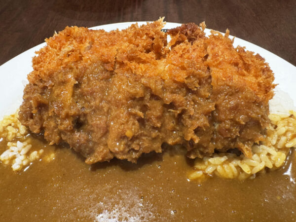 人気漫画家・小田原ドラゴン先生が愛する「ココイチの手仕込チキンカツカレー」を食べてみた