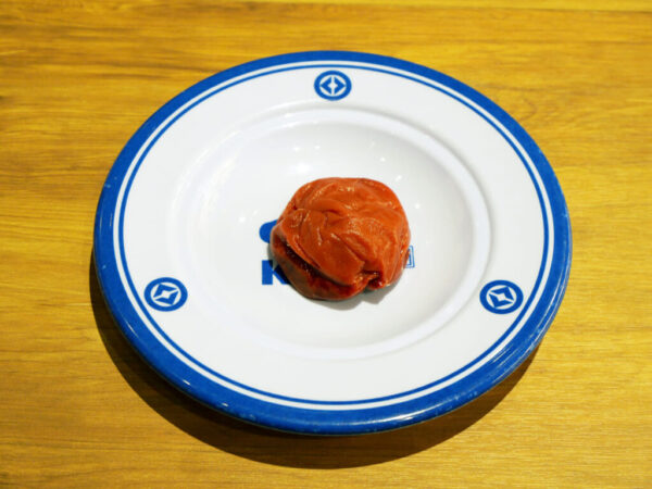 【大阪万博】くら寿司で1粒320円の梅干しを食べた結果→ ぎょえーーーっっ!!