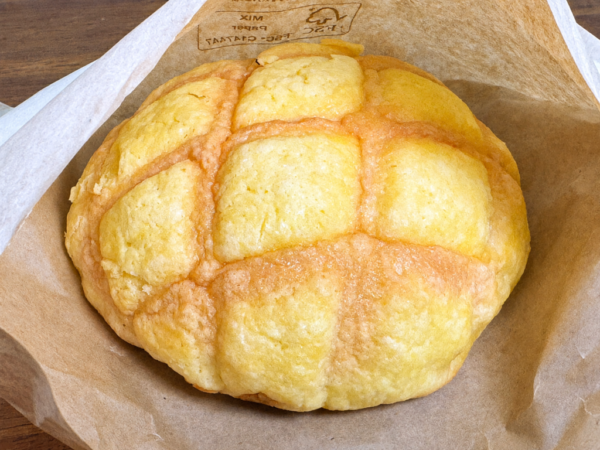 セブンイレブンの店内で焼いたふんわりメロンパンを食べる→ どうして美味しいのか